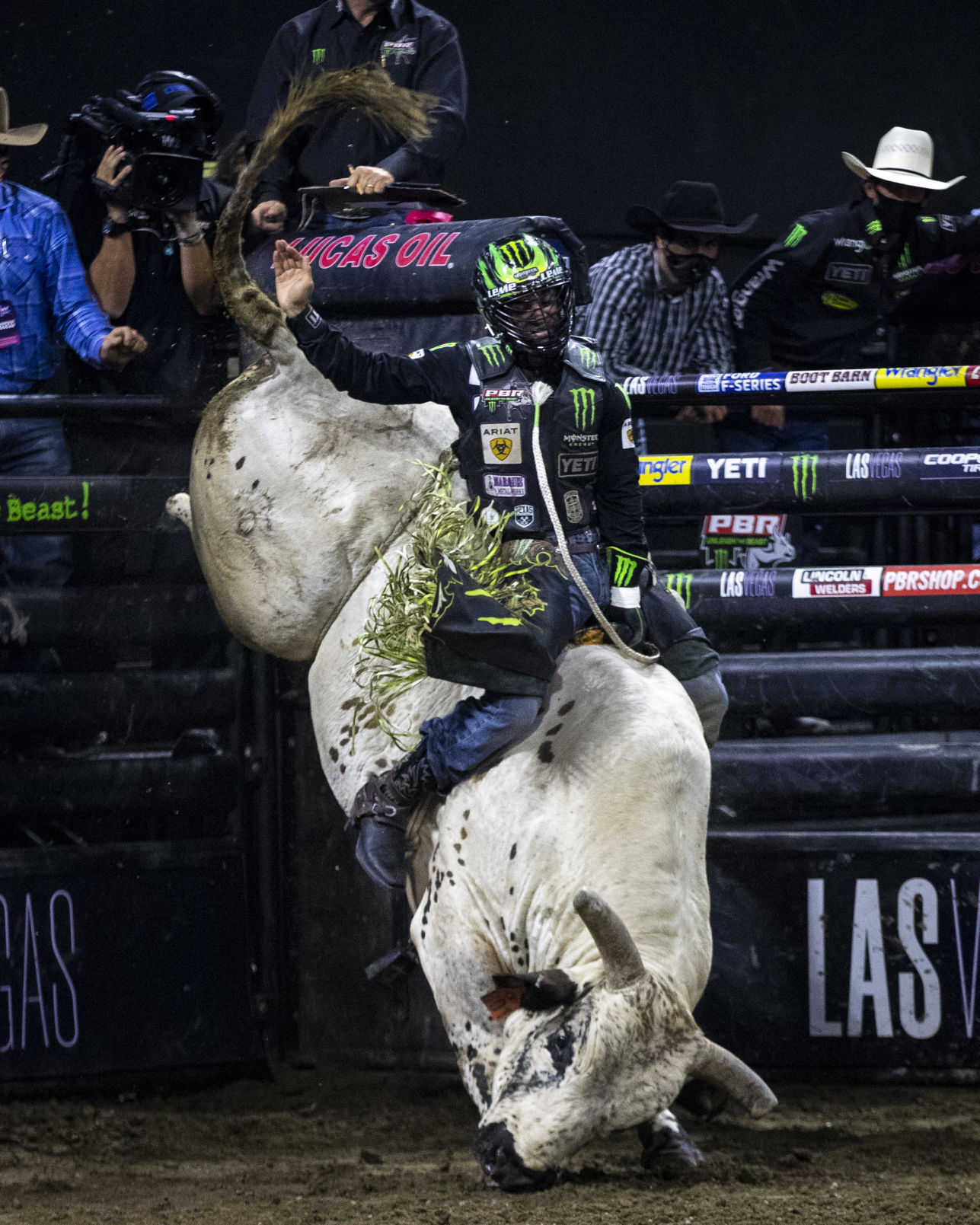 PBR Unleash the Beast Ariat Invitational